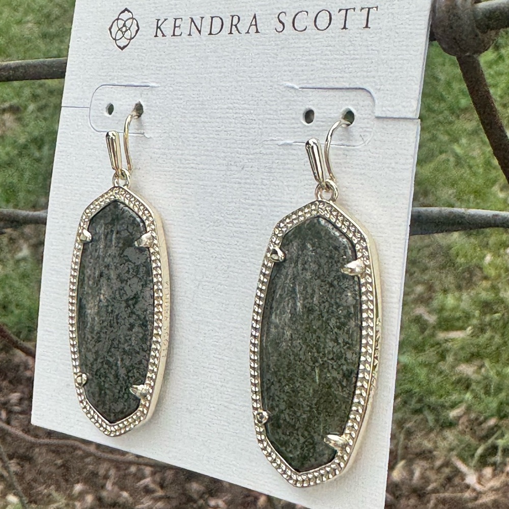 Kendra Scott Elle Earrings in Pyrite and Gold - Picture 7 of 7